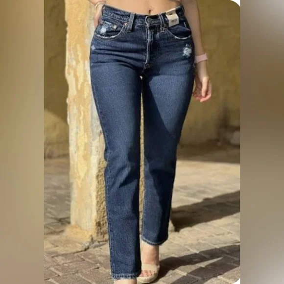 Levi's Dark Blue Skinny Jeans for Women - Picture 12 of 16